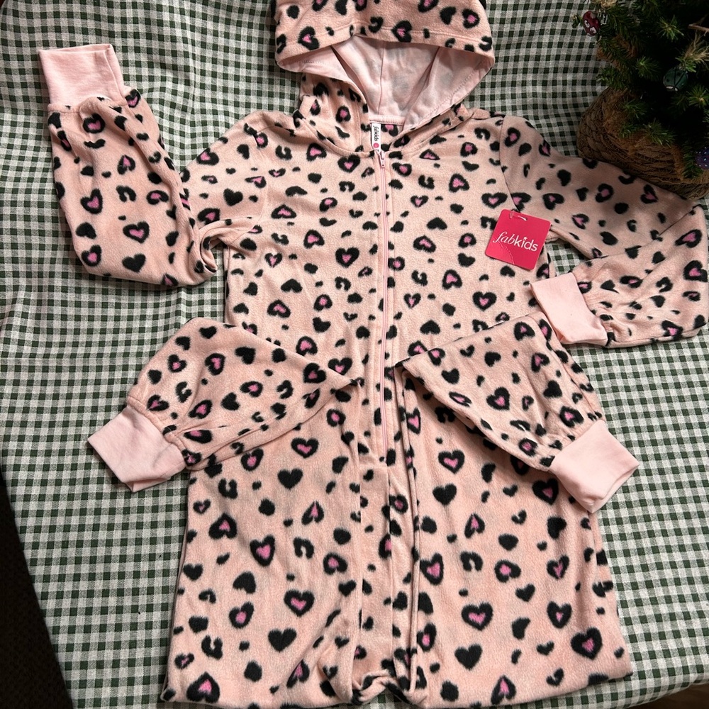 Fabkids Pink Heart Leopard Kids Onesie - Picture 2 of 5